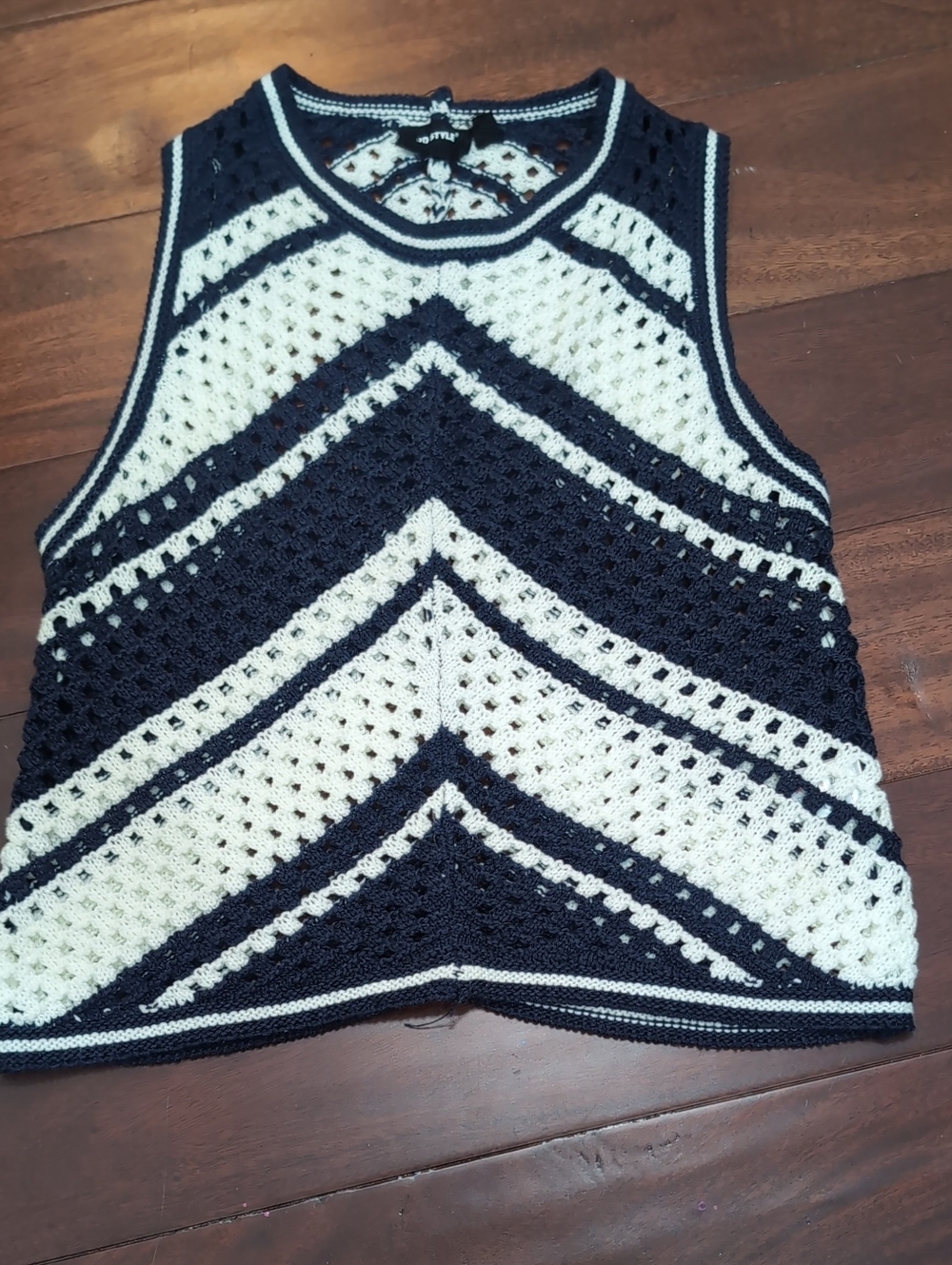 RD Style Knit Chevron Tank Top - Navy & Cream